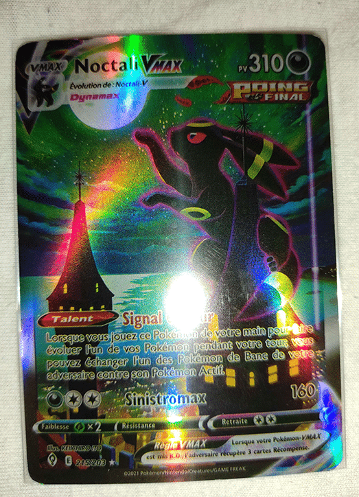 Fausse carte Pokémon Noctali VMAX Alternative Art contrefaçon