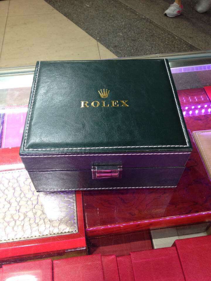 Fausse boîte Rolex contrefaçon